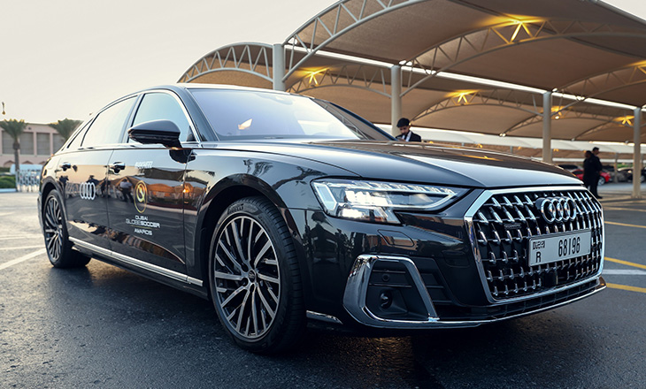 أساطير كُرة القدم توجهوا إلى حفل "جوائز دبي جلوب سوكر 2024" في سيارات Audi الفاخرة